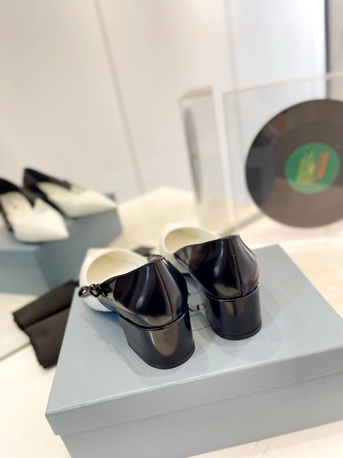 PRA MID - HEELS WHITE AND BLACK LAMBSKIN WITH BOW - 34