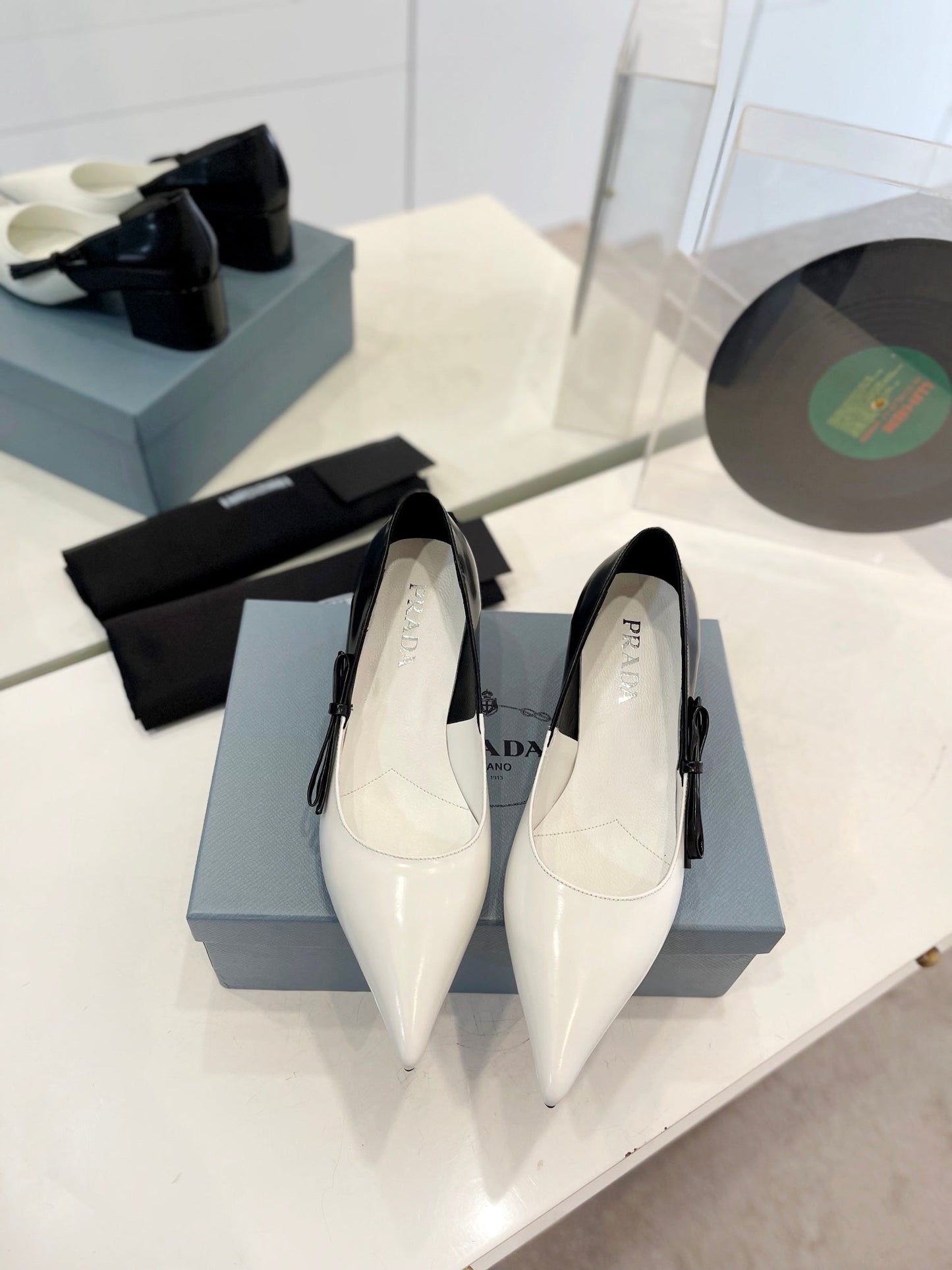 PRA MID - HEELS WHITE AND BLACK LAMBSKIN WITH BOW - 34