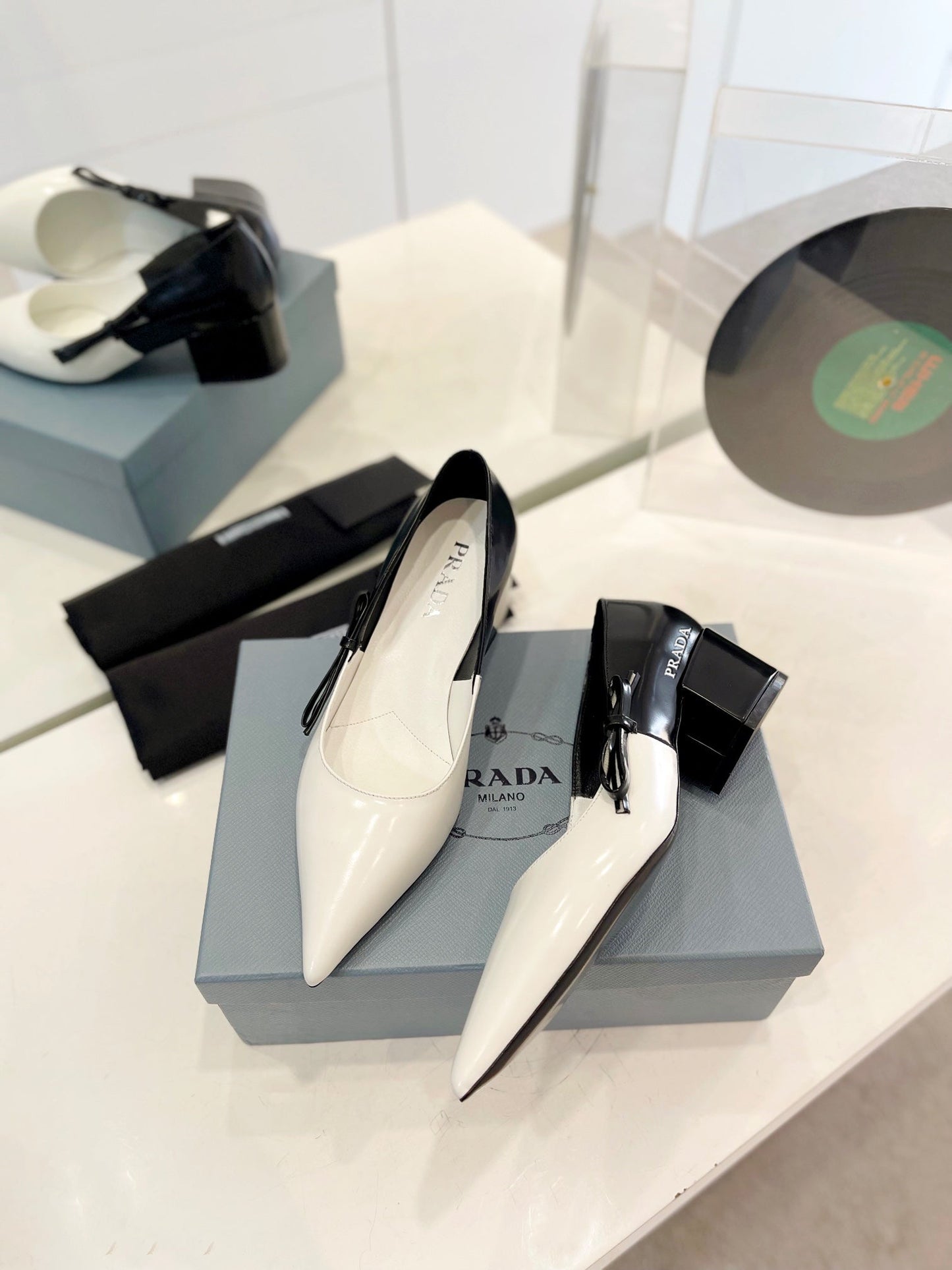 PRA MID - HEELS WHITE AND BLACK LAMBSKIN WITH BOW - 34