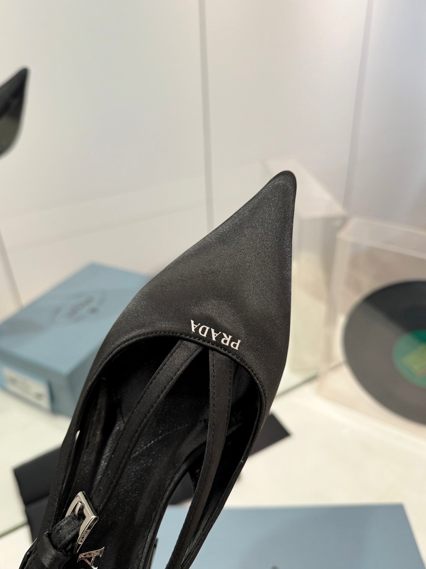 PRA STRAP CUT-OUT PUMPS BLACK SATIN - 35
