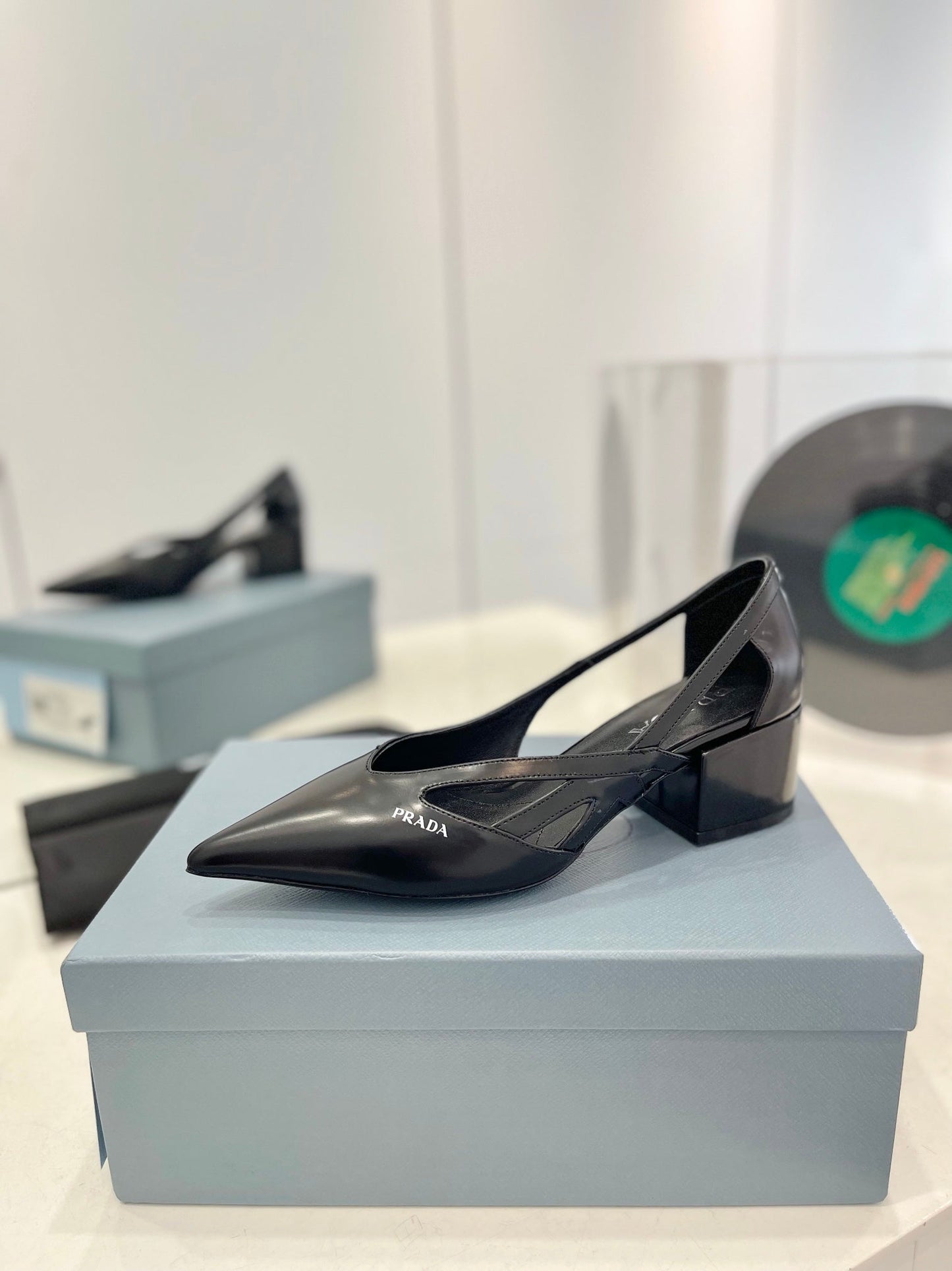 PRA STRAP CUT-OUT PUMPS BLACK CALFSKIN - 35