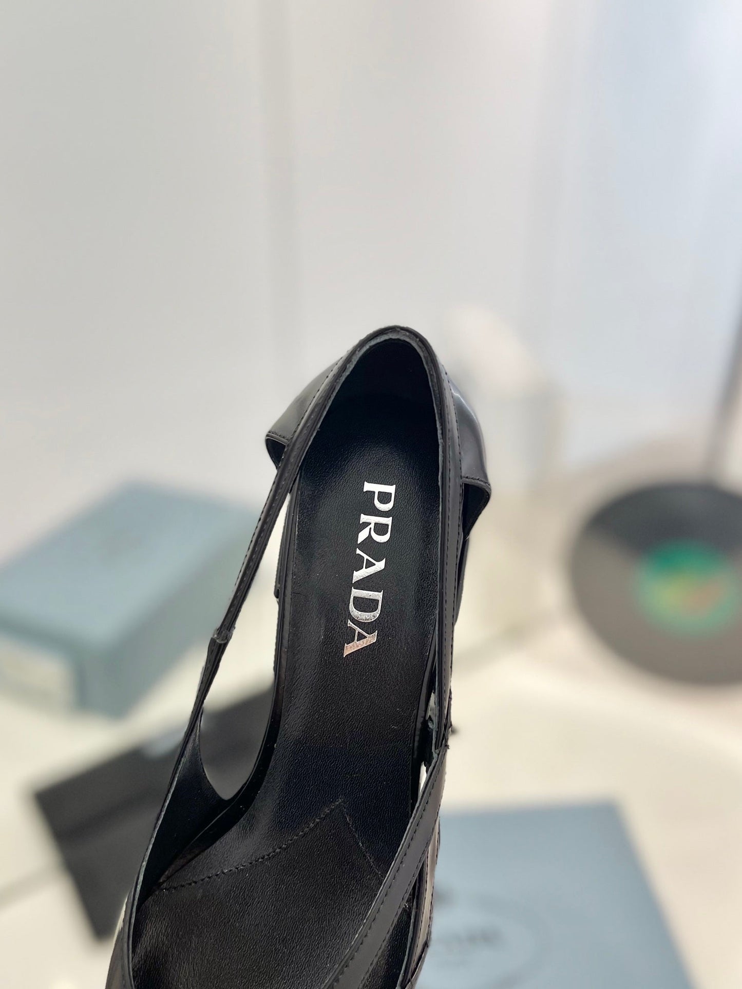 PRA STRAP CUT-OUT PUMPS BLACK CALFSKIN - 35