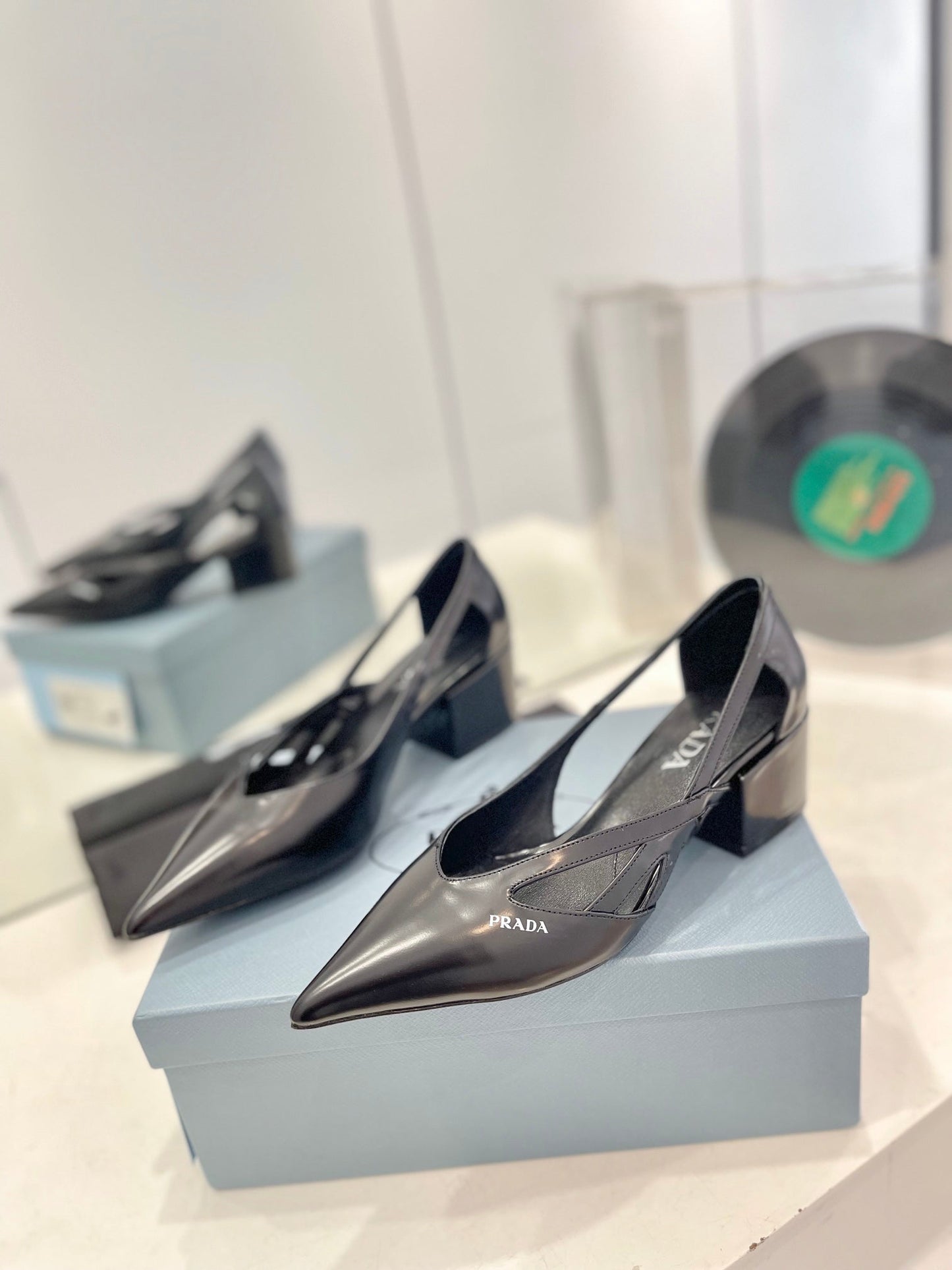 PRA STRAP CUT-OUT PUMPS BLACK CALFSKIN - 35