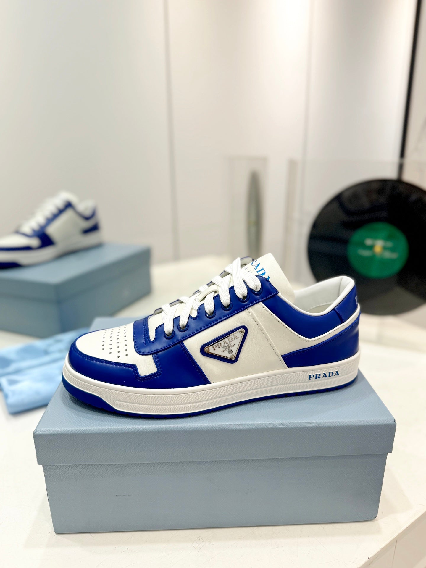 PRA DOWNTOWN PERFORATED SNEAKERS WHITE AND COBALT CALFSKIN - 35
