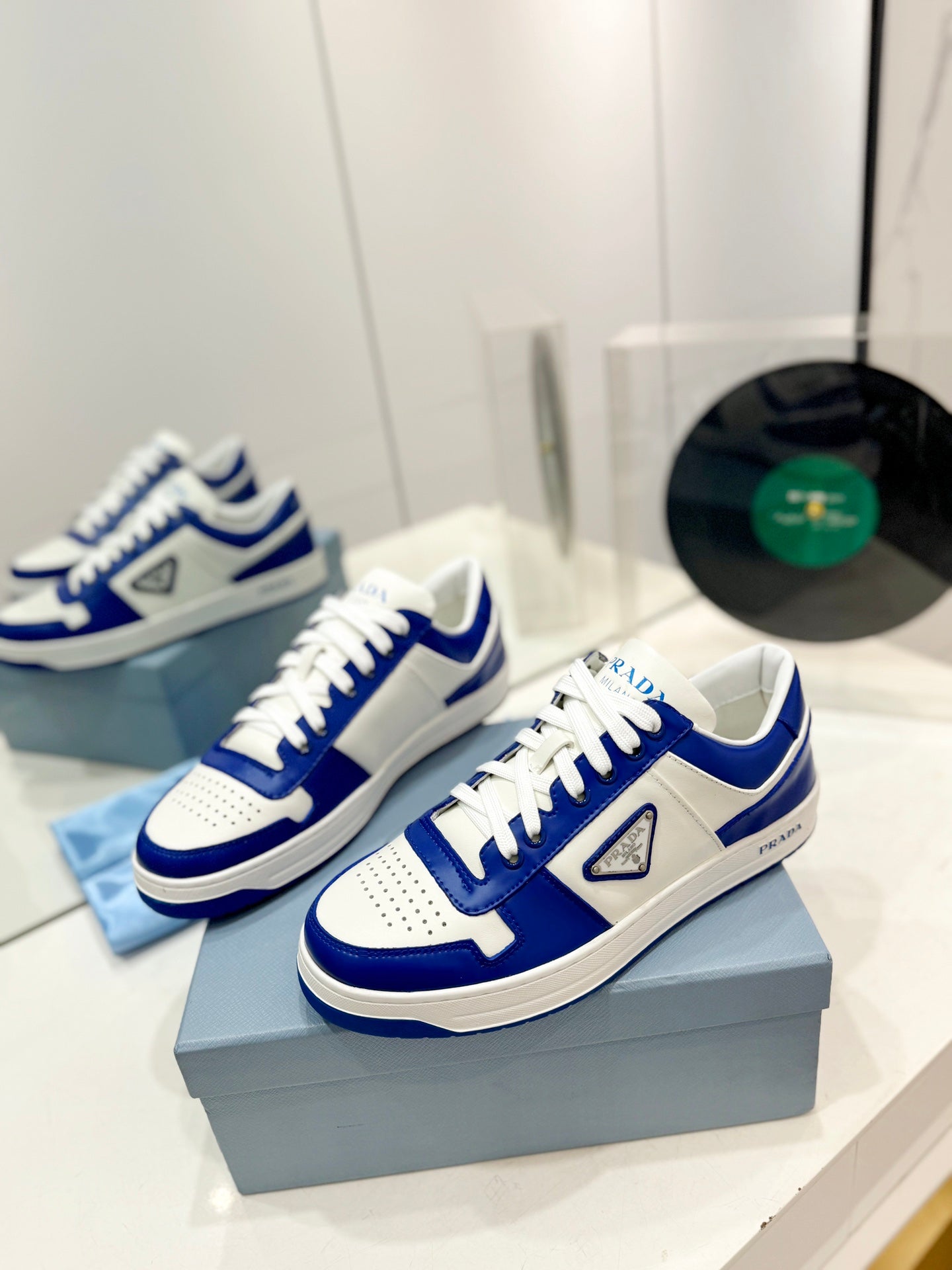 PRA DOWNTOWN PERFORATED SNEAKERS WHITE AND COBALT CALFSKIN - 35