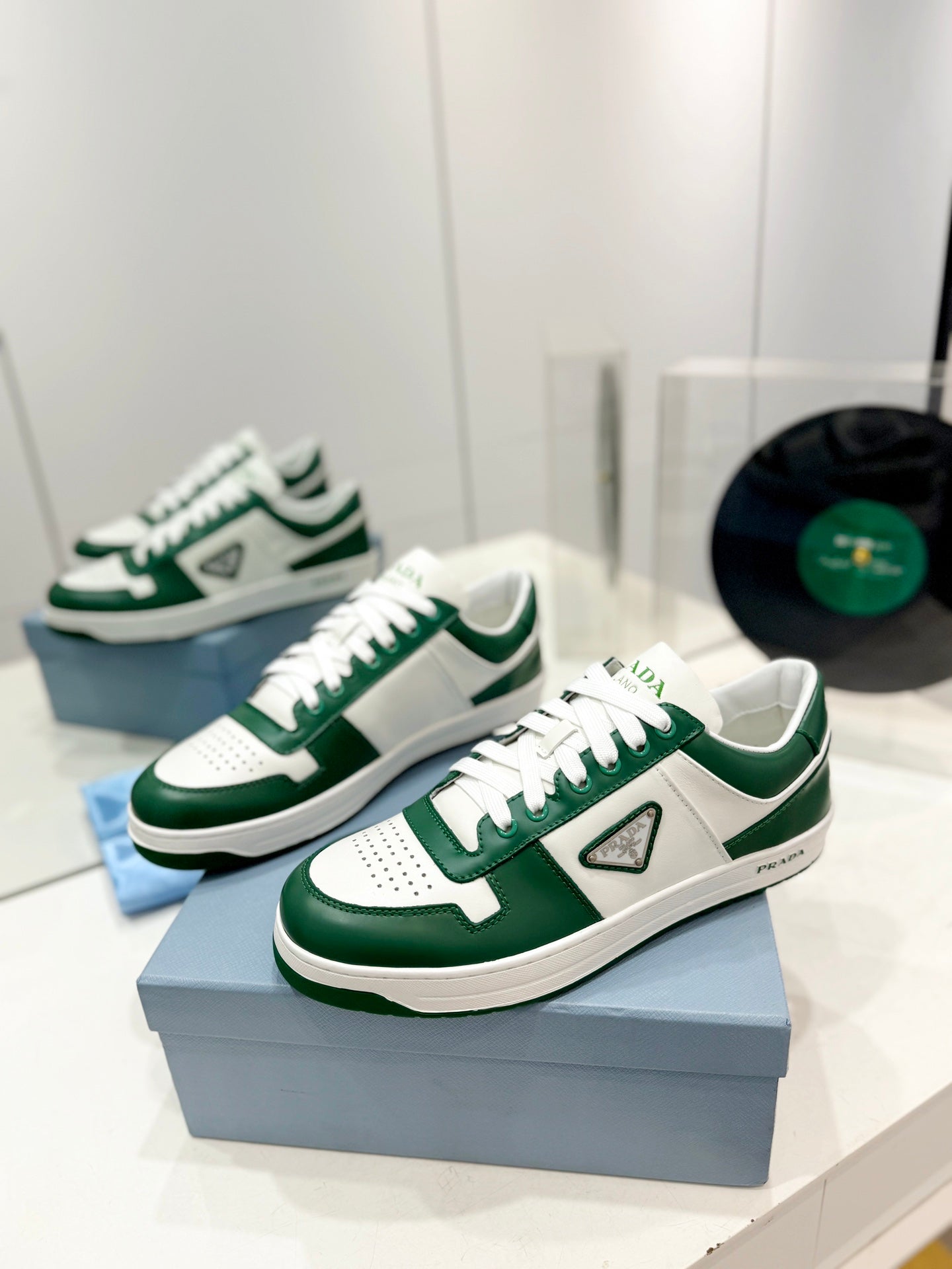 PRA DOWNTOWN PERFORATED SNEAKERS WHITE AND GREEN CALFSKIN - 35