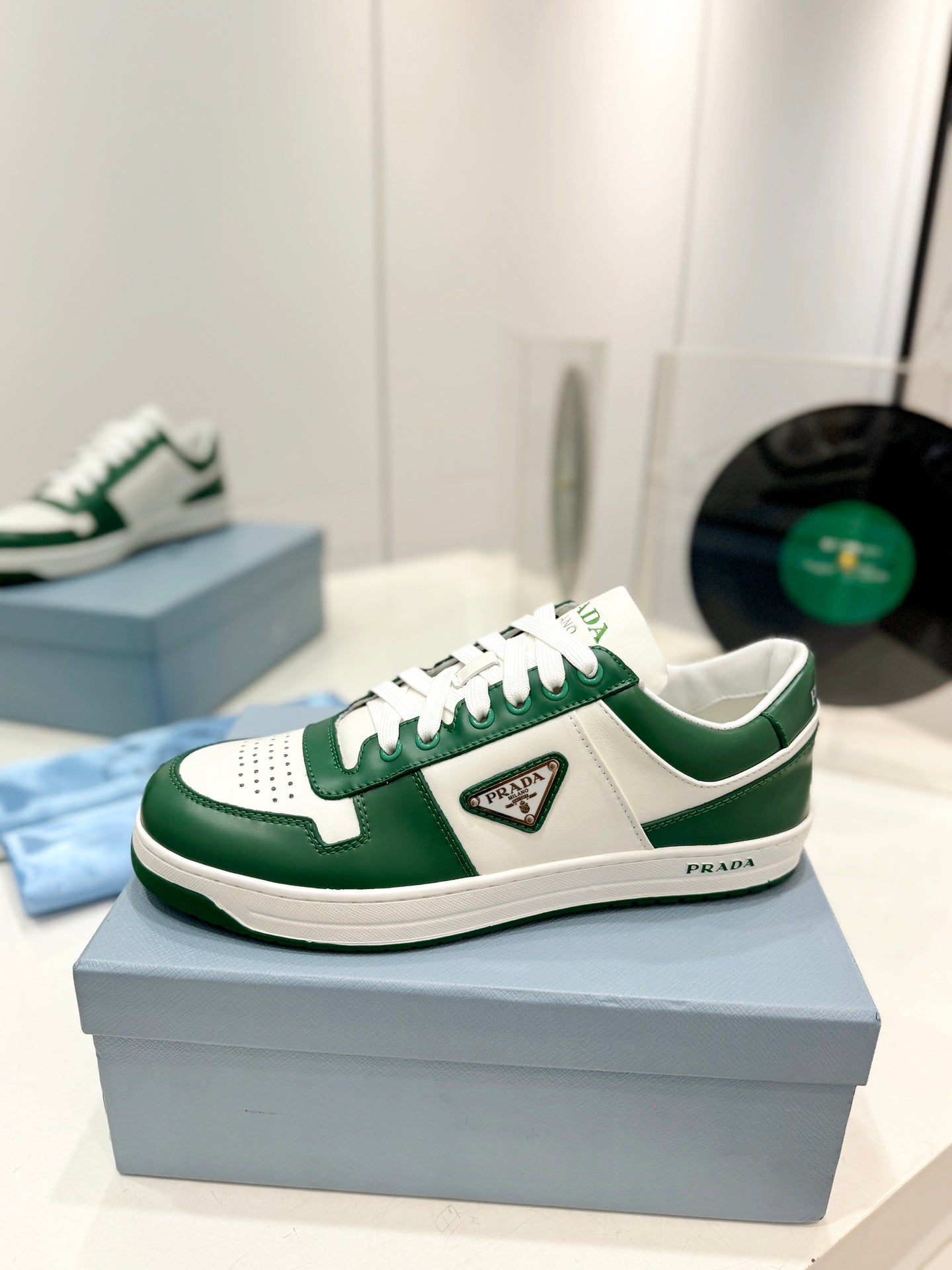 PRA DOWNTOWN PERFORATED SNEAKERS WHITE AND GREEN CALFSKIN - 35