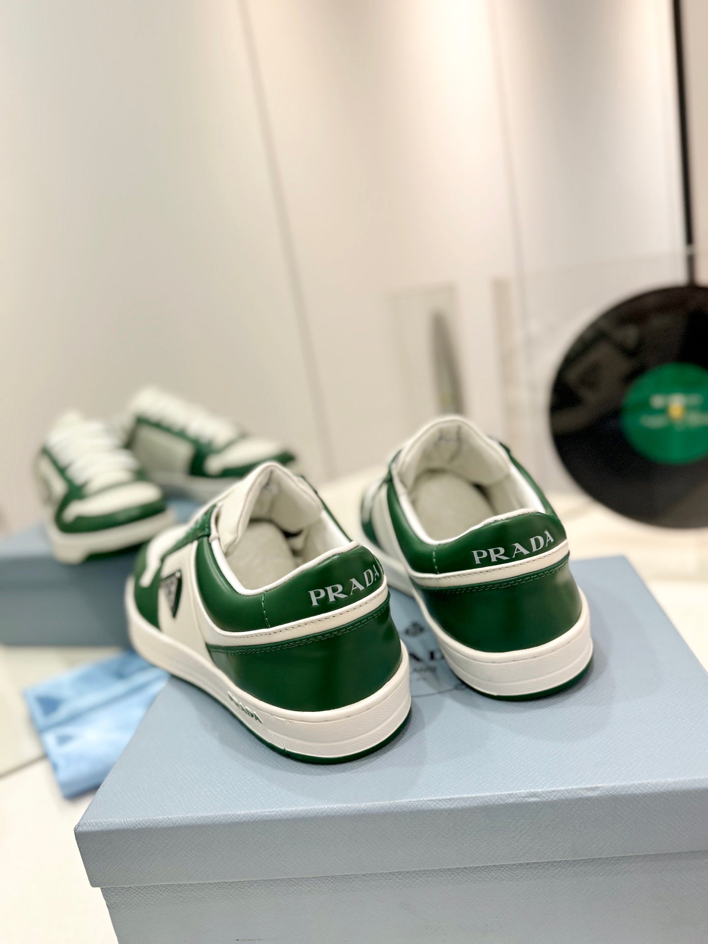 PRA DOWNTOWN PERFORATED SNEAKERS WHITE AND GREEN CALFSKIN - 35