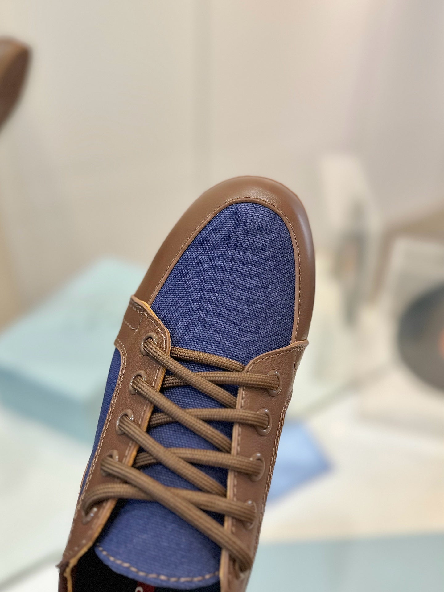 SNEAKERS IN BROWN LAMBSKIN AND NAVY BLUE CANVAS - 35