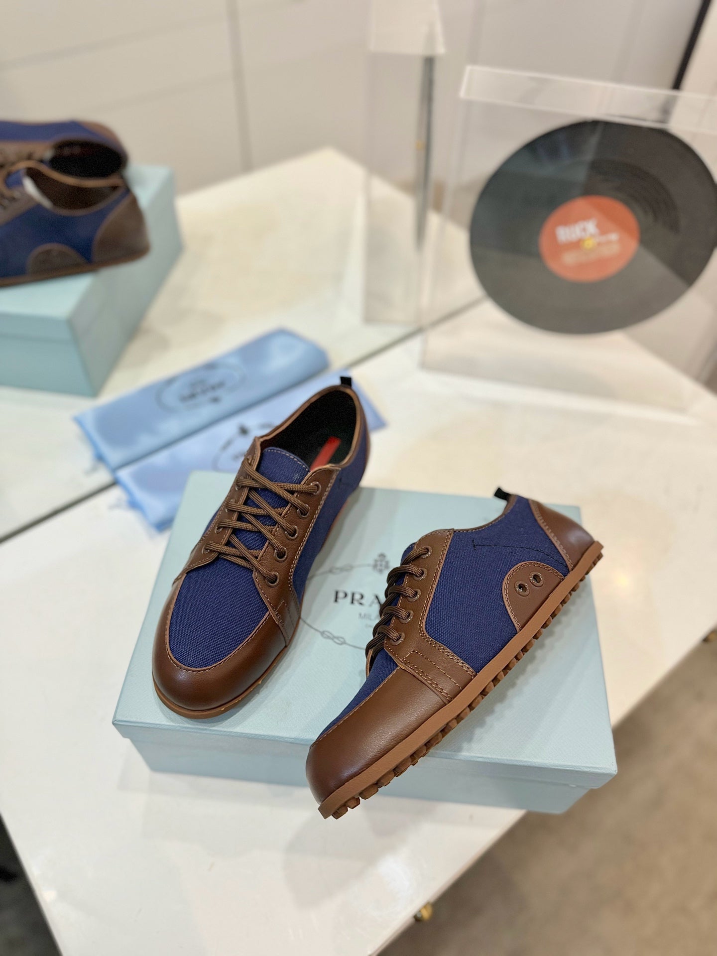 SNEAKERS IN BROWN LAMBSKIN AND NAVY BLUE CANVAS - 35