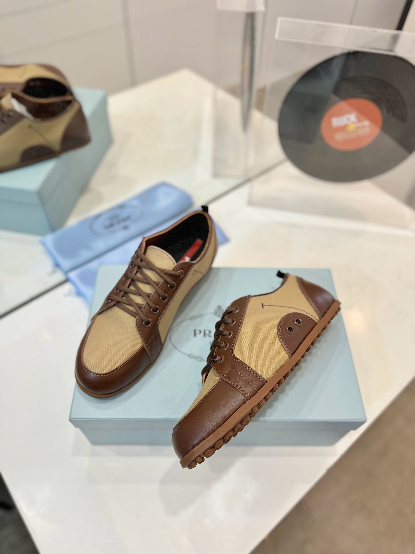 SNEAKERS IN BROWN LAMBSKIN AND BEIGE CANVAS - 35