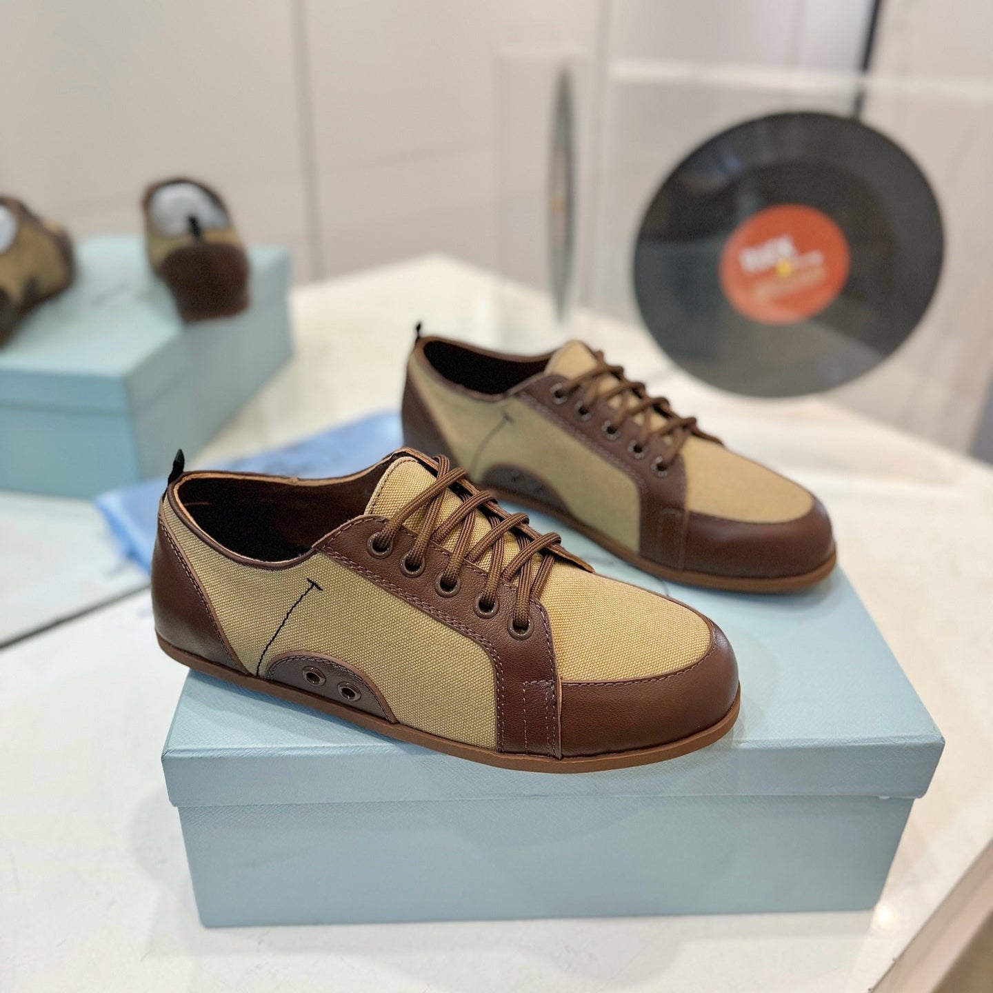 SNEAKERS IN BROWN LAMBSKIN AND BEIGE CANVAS - 35