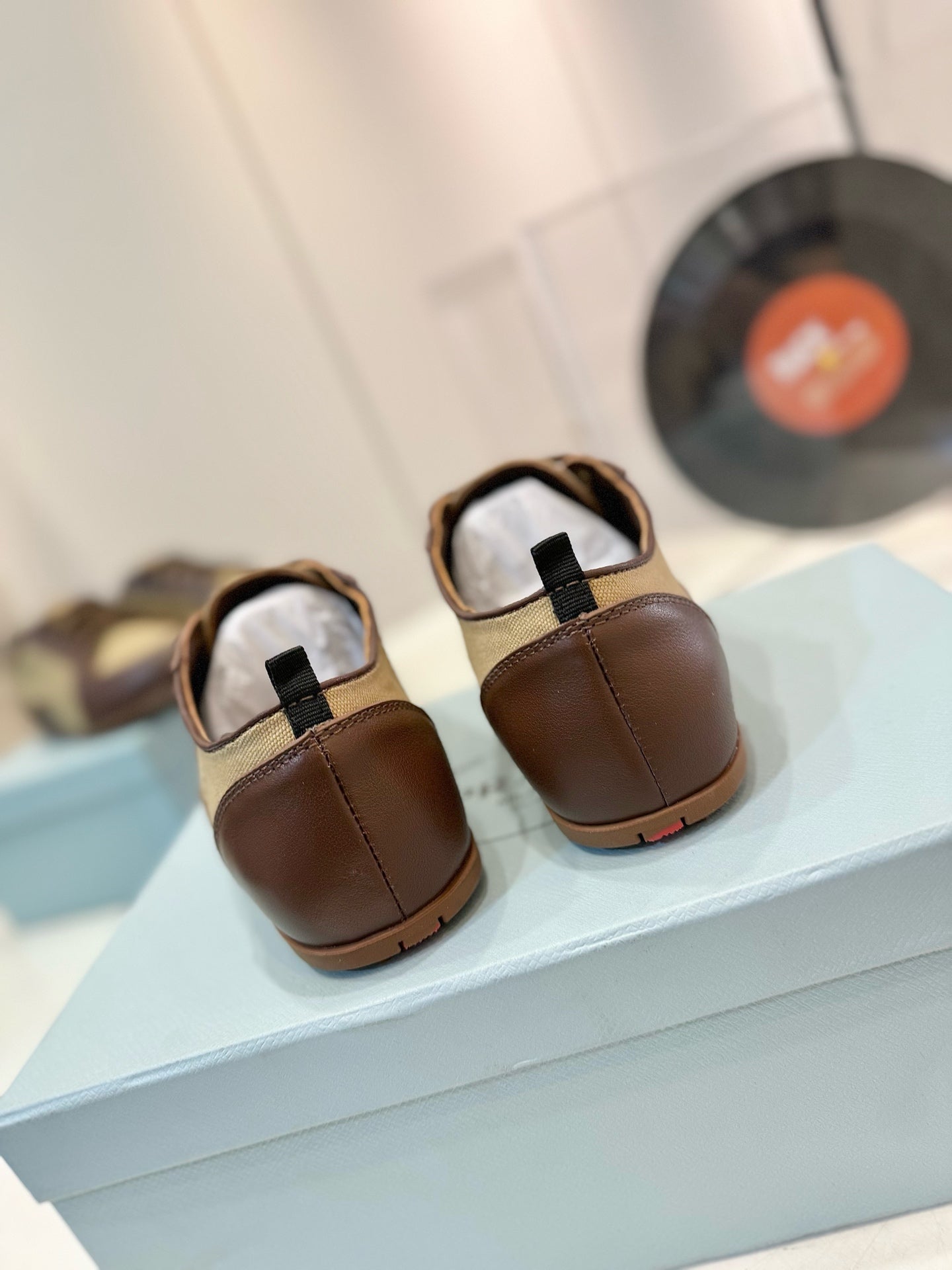 SNEAKERS IN BROWN LAMBSKIN AND BEIGE CANVAS - 35