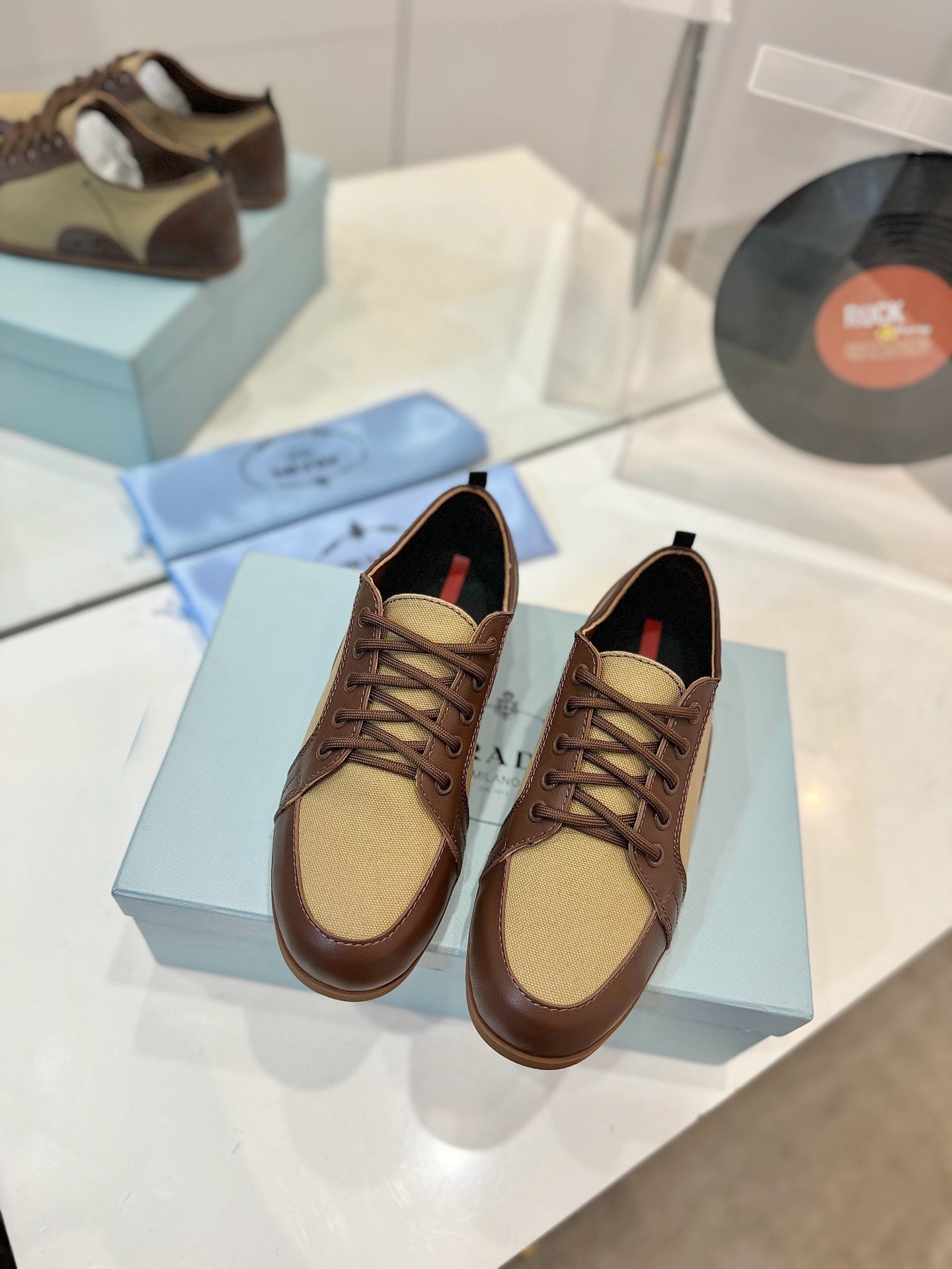 SNEAKERS IN BROWN LAMBSKIN AND BEIGE CANVAS - 35