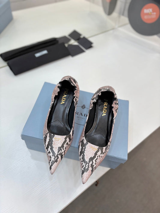 ТУФЛІ-ЛОДОЧКИ PRADA 26S, 55 ММ, З ТЕЛЯЧОЇ ШКІРИ РОЖЕВОГО КОЛЬОРУ ЗІ ЗМІЇНИМ ПРИНТОМ