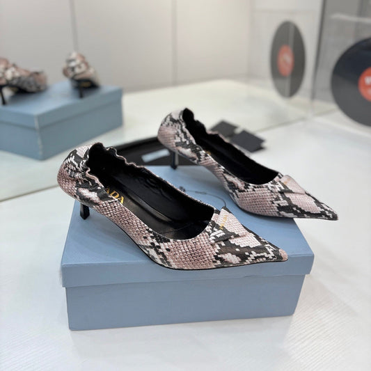 ТУФЛІ PRADA 26S PUMPS 55 ММ З ТИСНЕНОЇ ШКІРИ ТЕЛЯТИ ПІД РОЖЕВУ ЗМІЇНУ ШКІРУ З ЛОГОТИПОМ