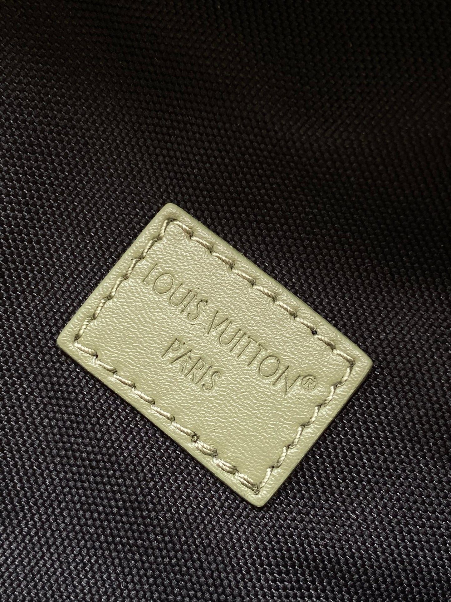 LV 25S DISCOVERY BUMBAG 44 IN OLIVE GREEN MONOGRAM CALFSKIN AND CANVAS