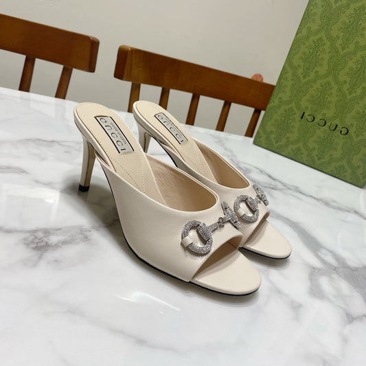 ЖІНОЧІ БОСОНІЖКИ GUCCI 26S HORSEBIT НА ВИСОКИХ ПІДБОРАХ 80 ММ З ТЕЛЯЧОЇ ШКІРИ КРЕМОВО-БІЛОГО КОЛЬОРУ