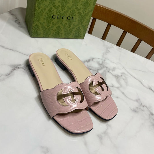 GG SLIDES IN PASTEL PINK CALFSKIN LOGO-EMBOSSED STRAP - 35