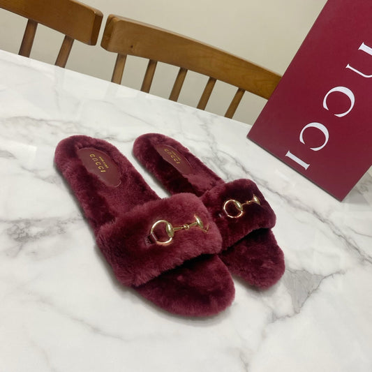 GUCCI 26S МЮЛІ HORSEBIT З ТЕМНО-ЧЕРВОНОГО ХУТРА