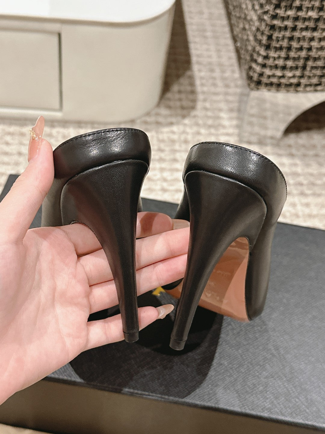 ALAIA SPIKE JEWEL MULES IN BLACK CALFSKIN - 35