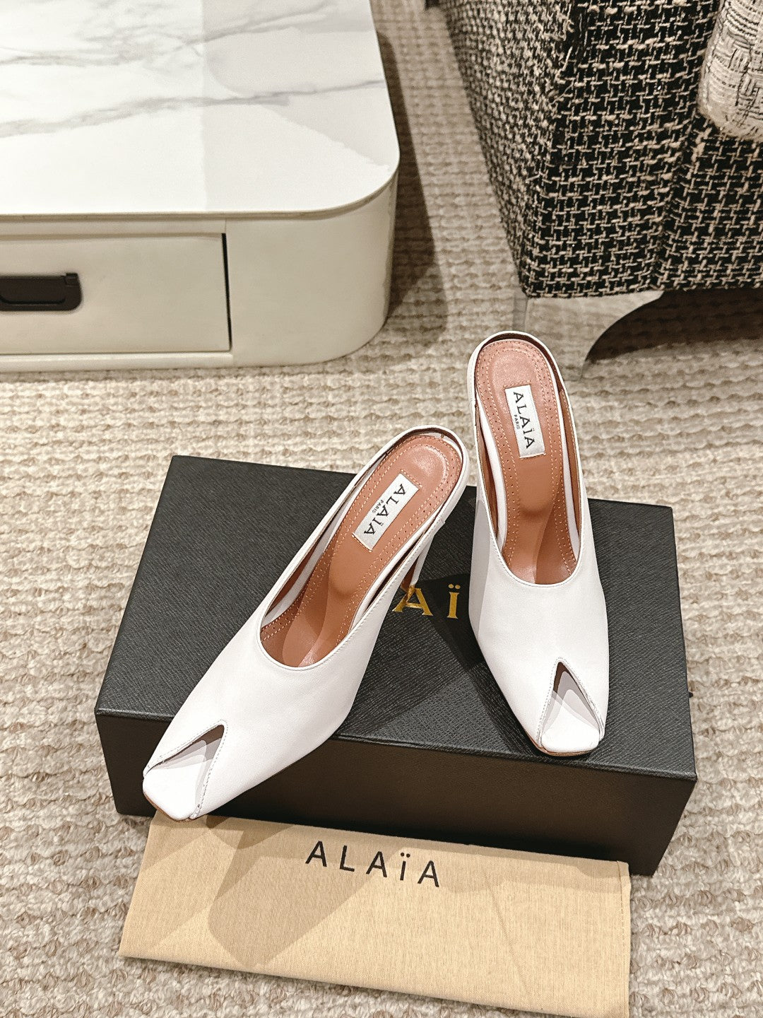 ALAIA SPIKE JEWEL MULES IN WHITE CALFSKIN - 35