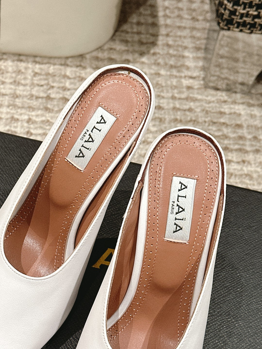 ALAIA SPIKE JEWEL MULES IN WHITE CALFSKIN - 35