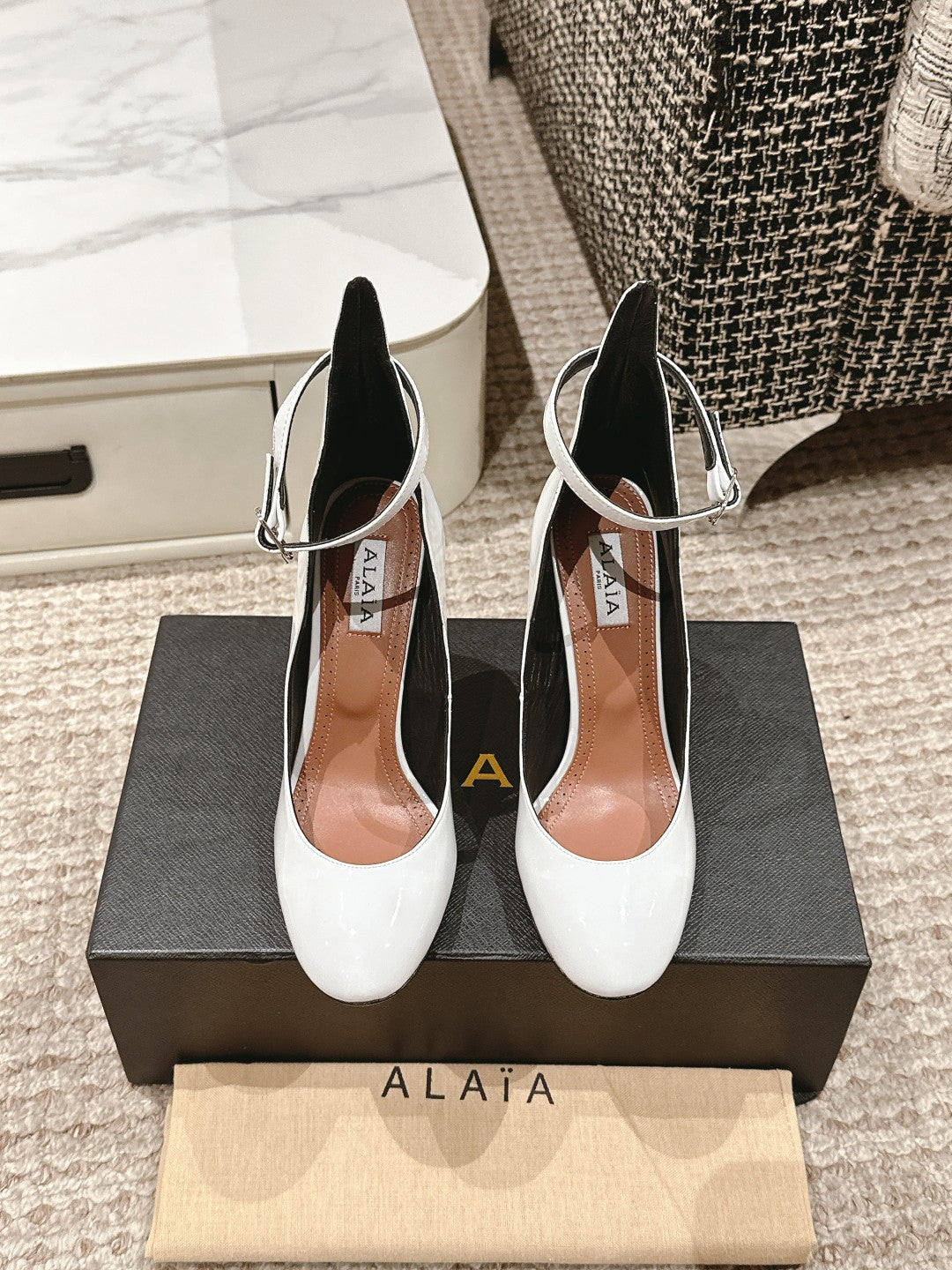 ALAIA ROUND-TOE HIGH HEELS 10 CM IN WHITE CALFSKIN - 35