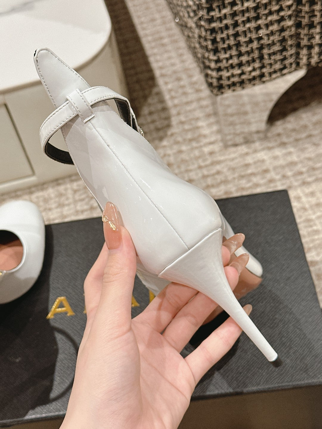 ALAIA ROUND-TOE HIGH HEELS 10 CM IN WHITE CALFSKIN - 35