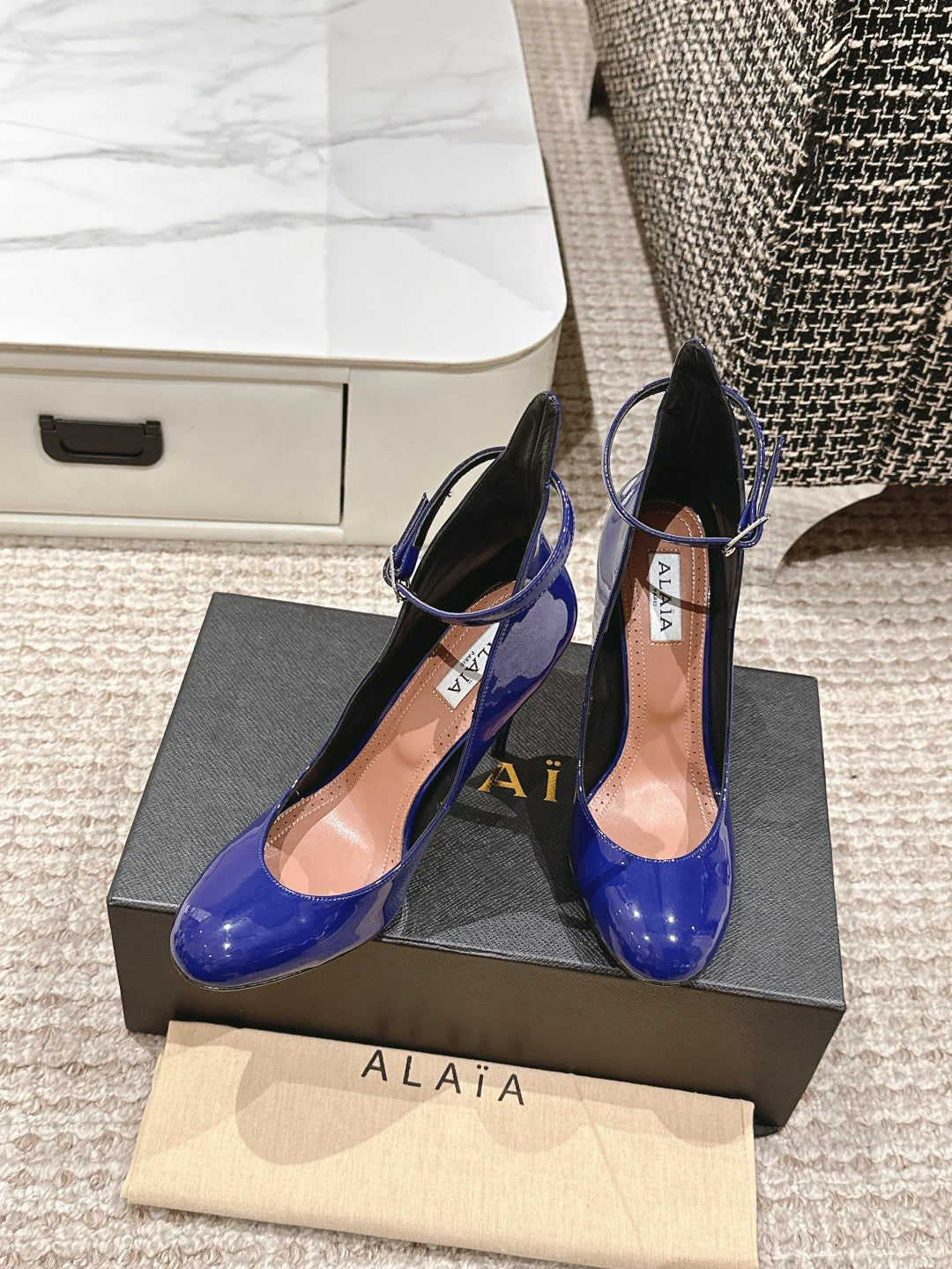 ALAIA ROUND-TOE HIGH HEELS 10 CM IN NAVY BLUE CALFSKIN - 35