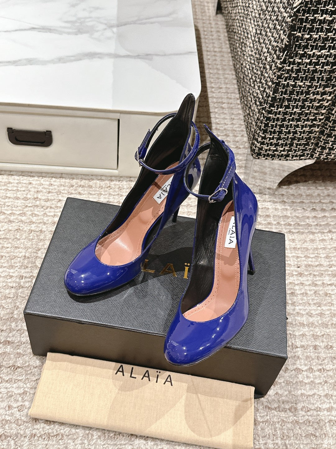 ALAIA ROUND-TOE HIGH HEELS 10 CM IN NAVY BLUE CALFSKIN - 35