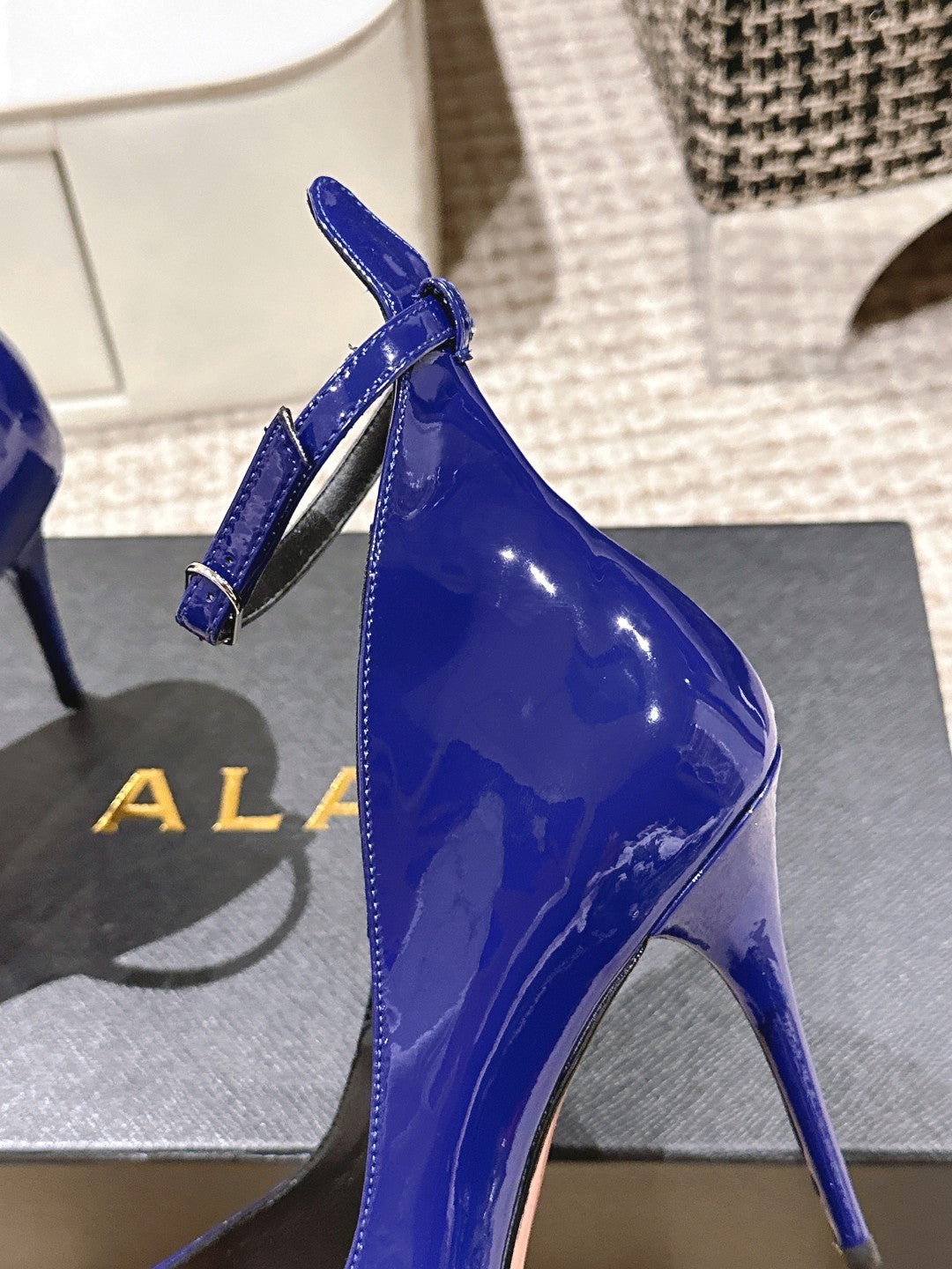 ALAIA ROUND-TOE HIGH HEELS 10 CM IN NAVY BLUE CALFSKIN - 35