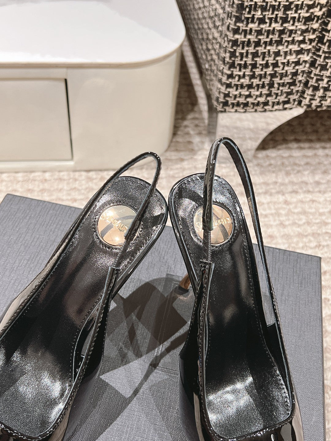 DUNE HIGH 10 CM SLINGBACK PUMPS IN BLACK PATENT LEATHER WITH GREEN CRYSTAL - 35