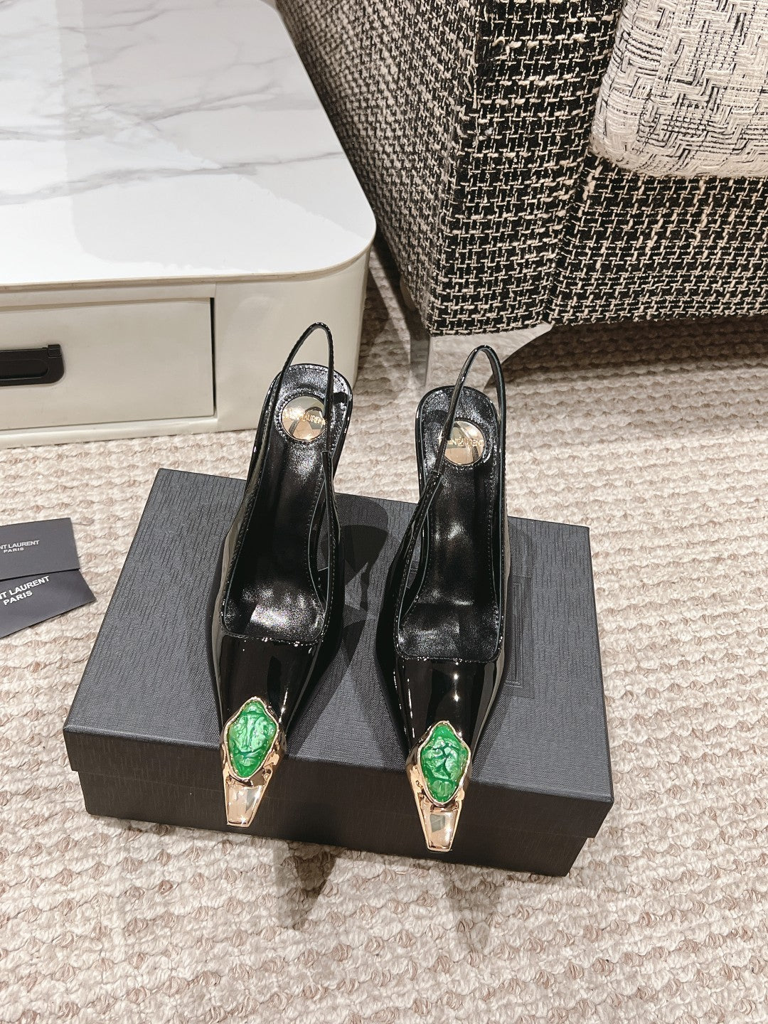 DUNE HIGH 10 CM SLINGBACK PUMPS IN BLACK PATENT LEATHER WITH GREEN CRYSTAL - 35