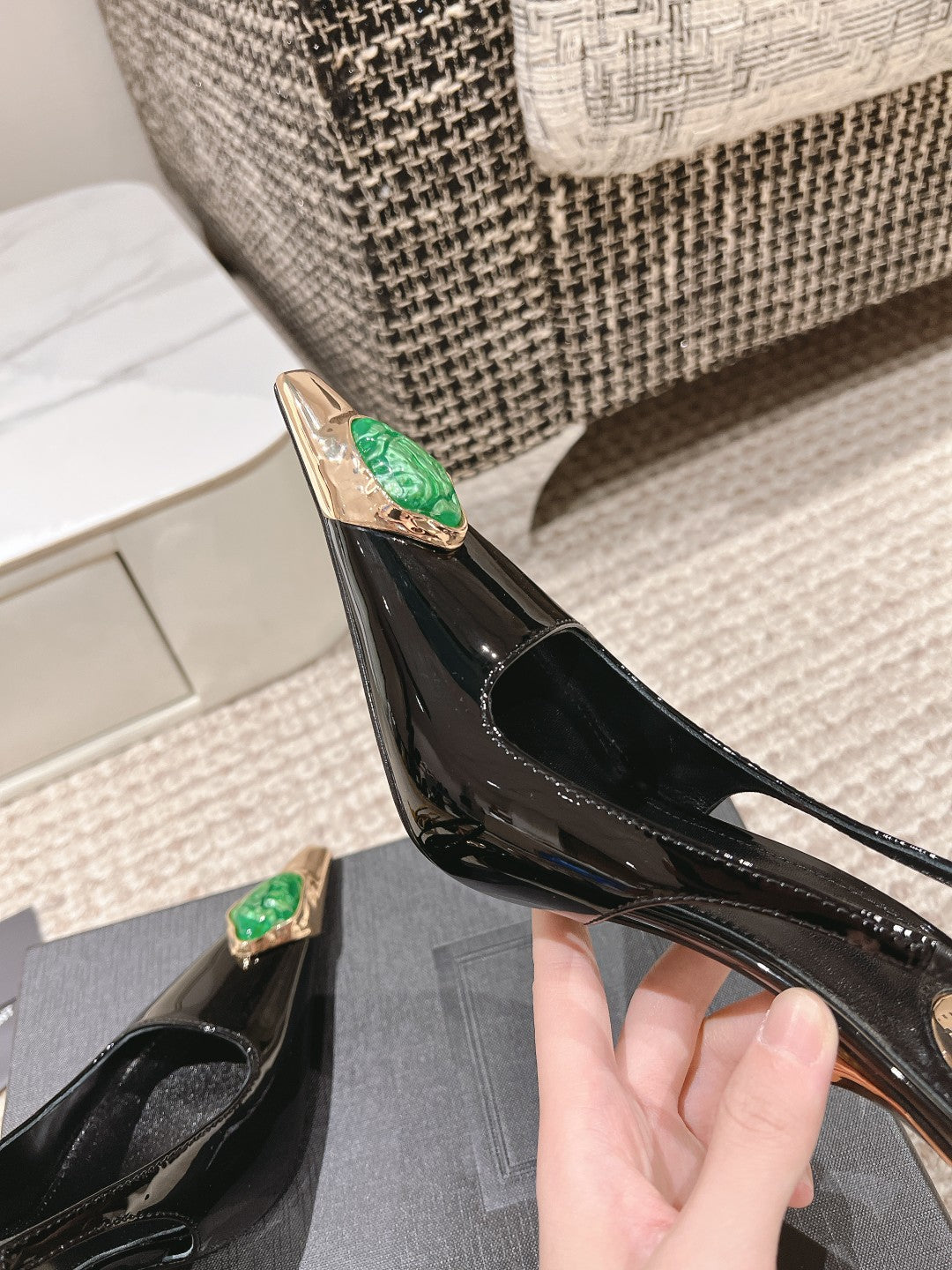 DUNE HIGH 10 CM SLINGBACK PUMPS IN BLACK PATENT LEATHER WITH GREEN CRYSTAL - 35