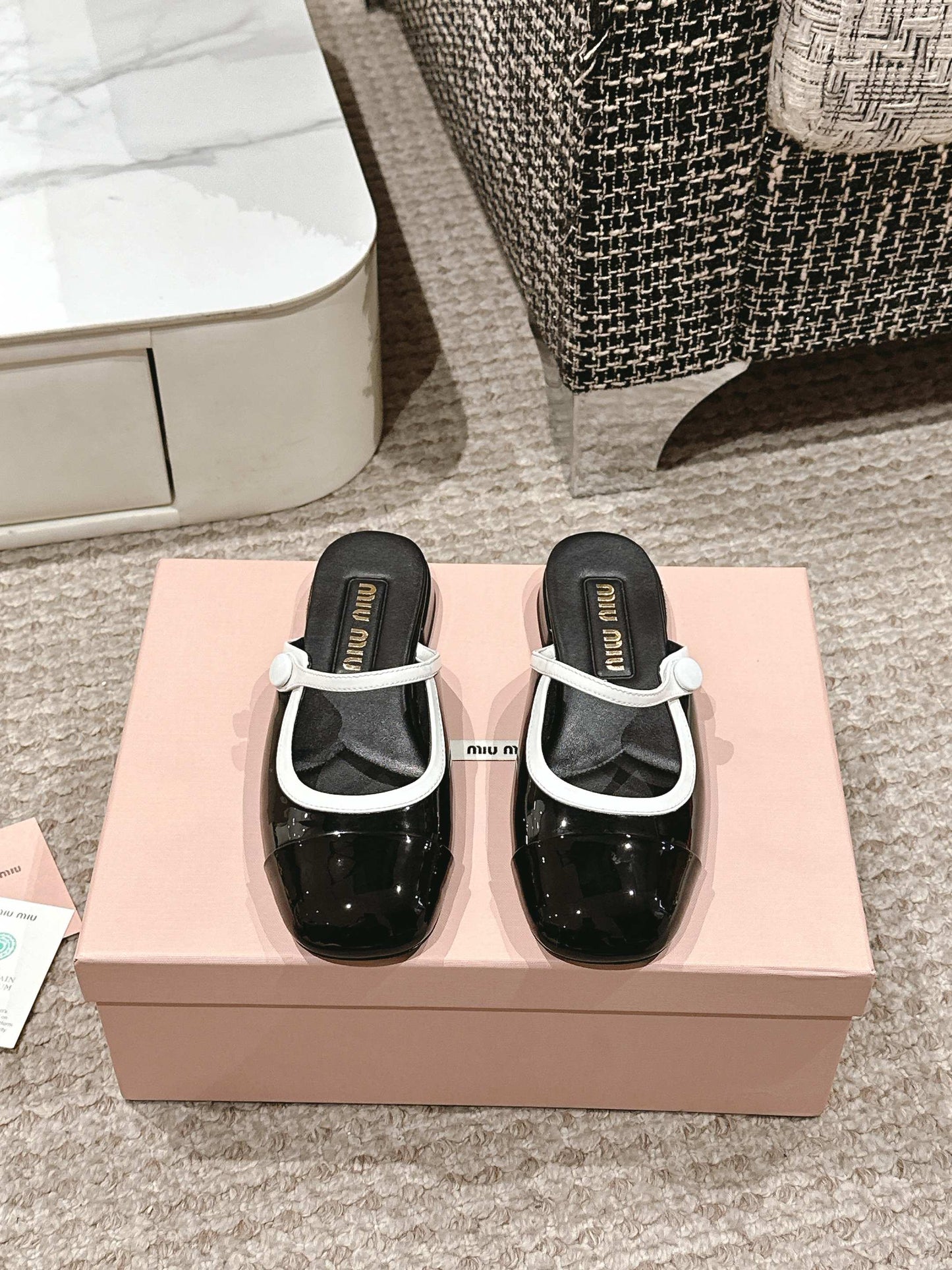 FLAT MULE IN BLACK AND WHITE PATENT CALFSKIN - 35