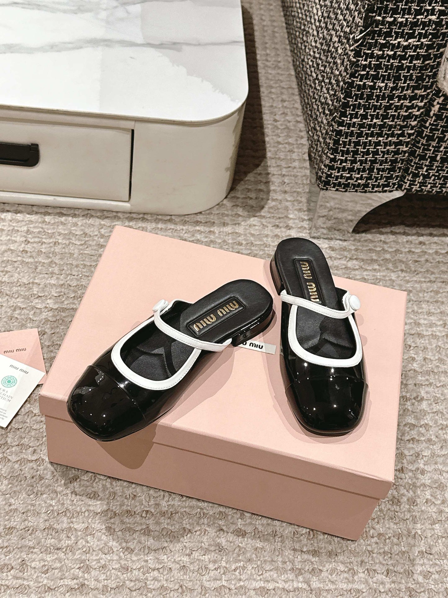 FLAT MULE IN BLACK AND WHITE PATENT CALFSKIN - 35