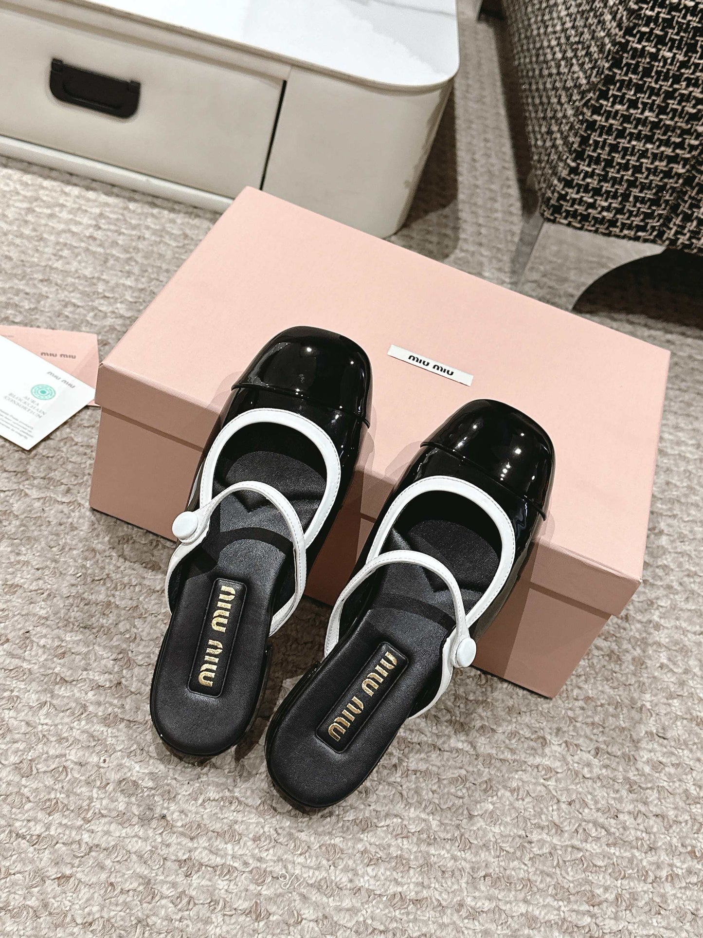 FLAT MULE IN BLACK AND WHITE PATENT CALFSKIN - 35
