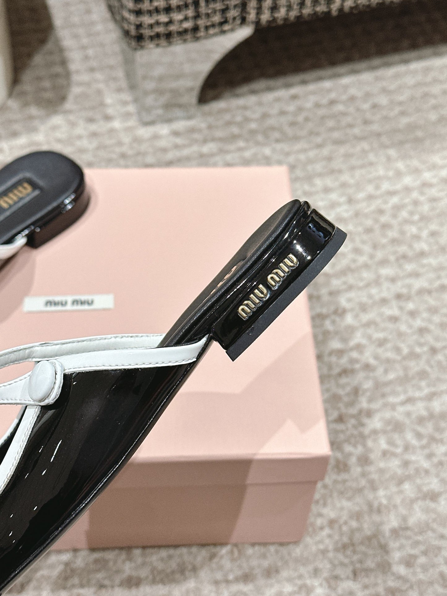 FLAT MULE IN BLACK AND WHITE PATENT CALFSKIN - 35