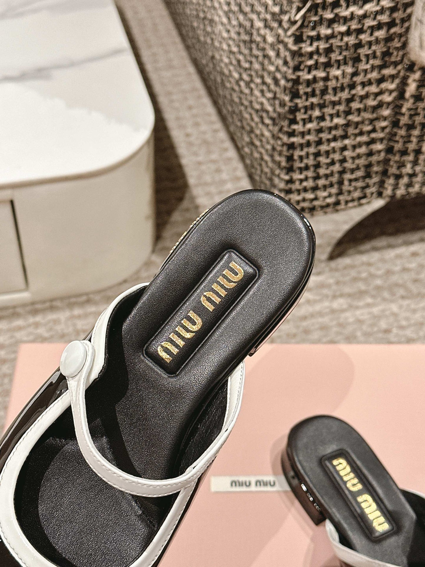 FLAT MULE IN BLACK AND WHITE PATENT CALFSKIN - 35
