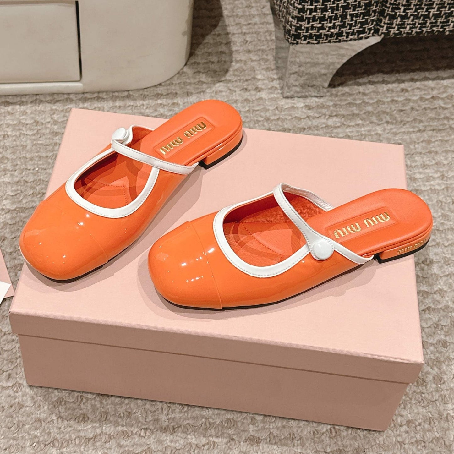 FLAT MULE IN VIVID ORANGE PATENT CALFSKIN - 35