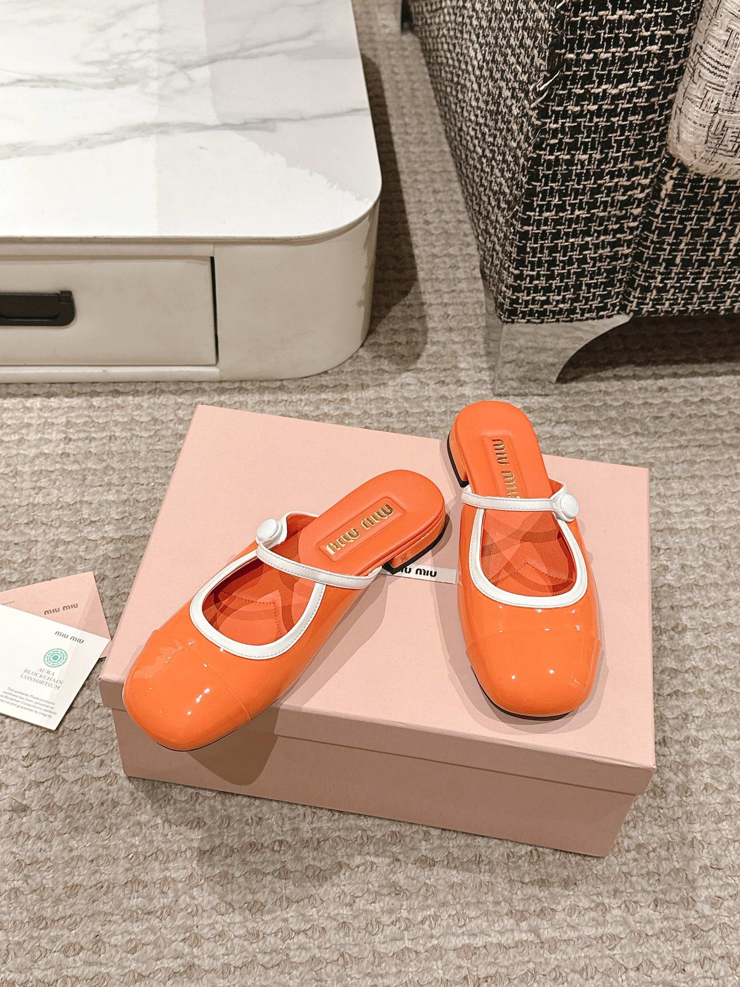 FLAT MULE IN VIVID ORANGE PATENT CALFSKIN - 35