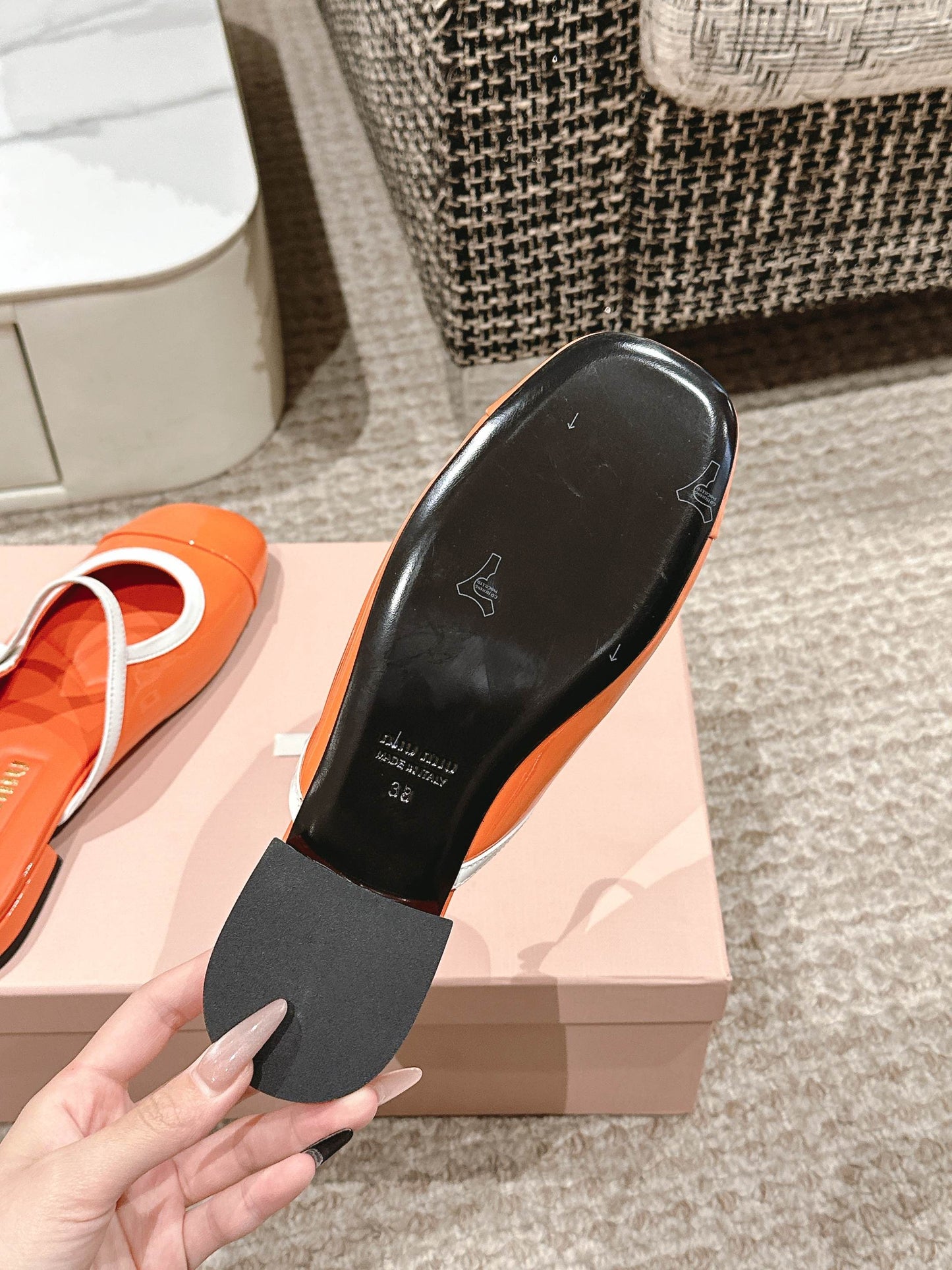 FLAT MULE IN VIVID ORANGE PATENT CALFSKIN - 35