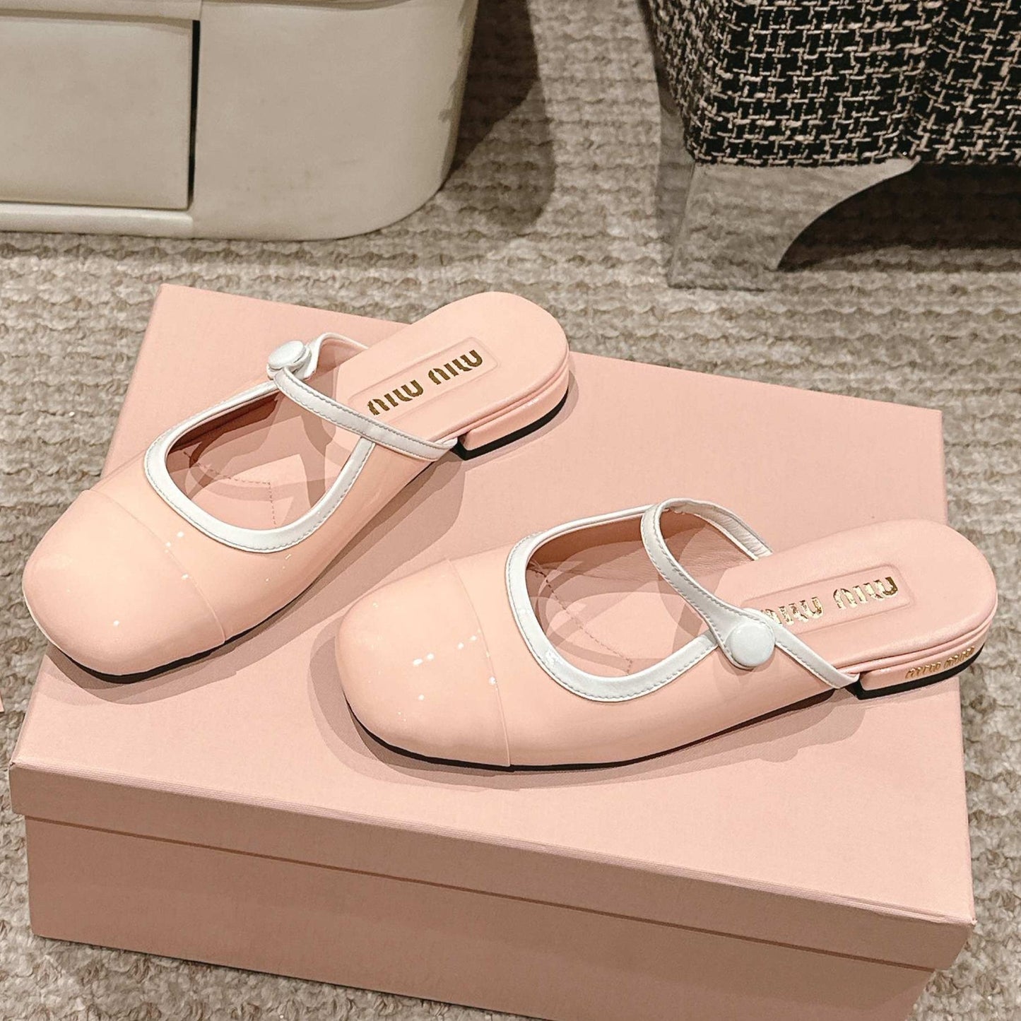 FLAT MULE IN PALE PINK PATENT CALFSKIN - 35