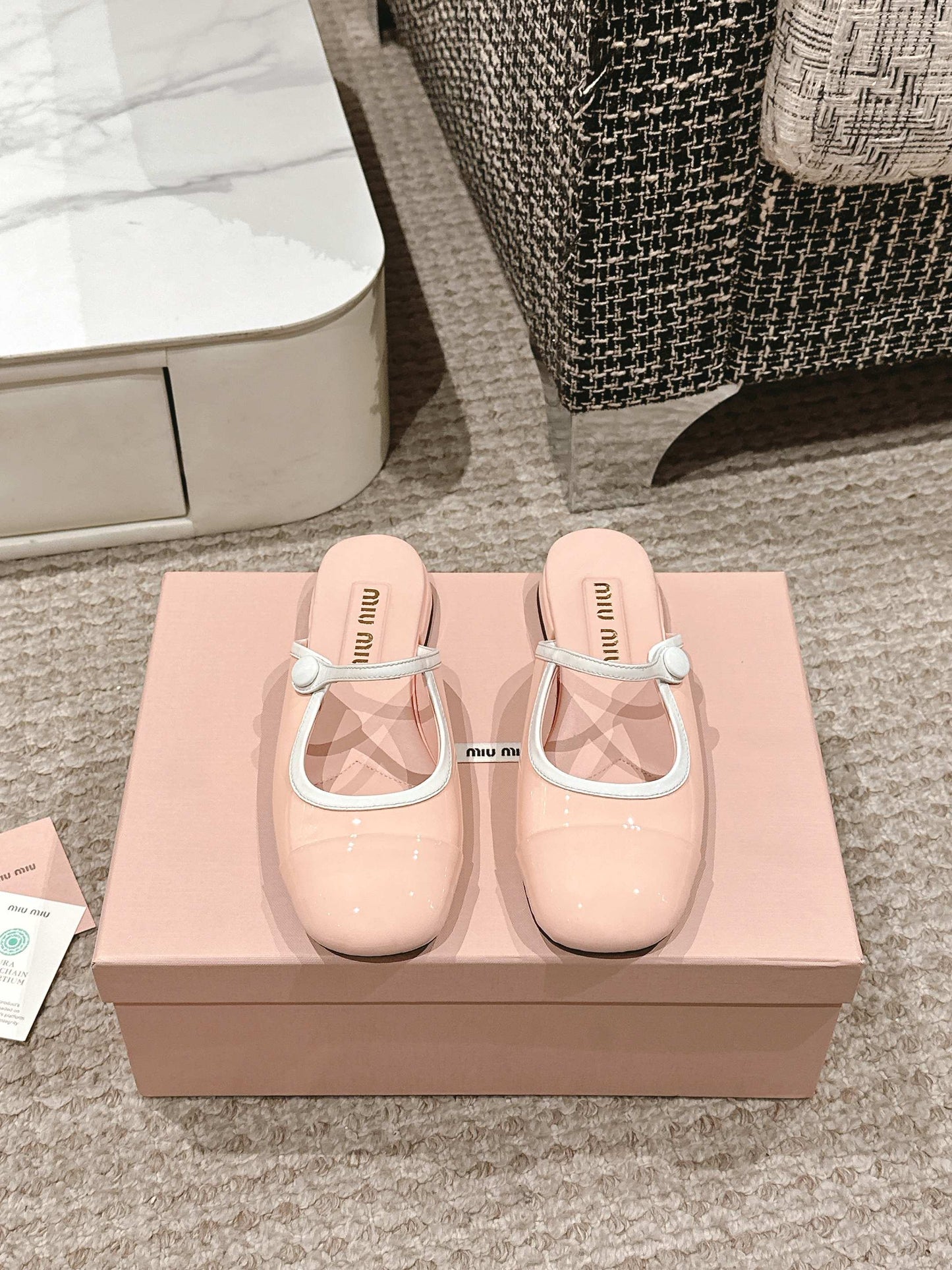 FLAT MULE IN PALE PINK PATENT CALFSKIN - 35