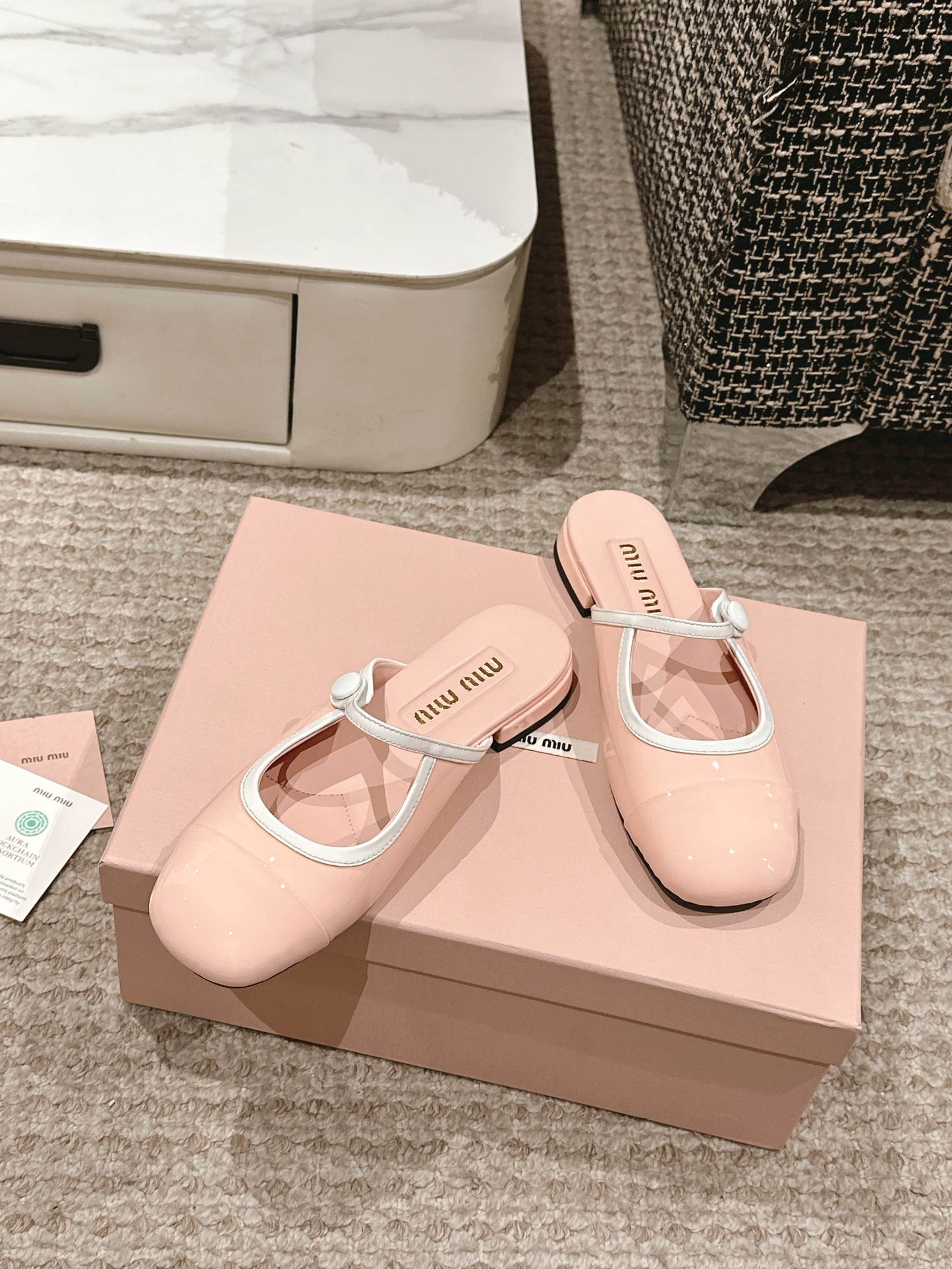 FLAT MULE IN PALE PINK PATENT CALFSKIN - 35