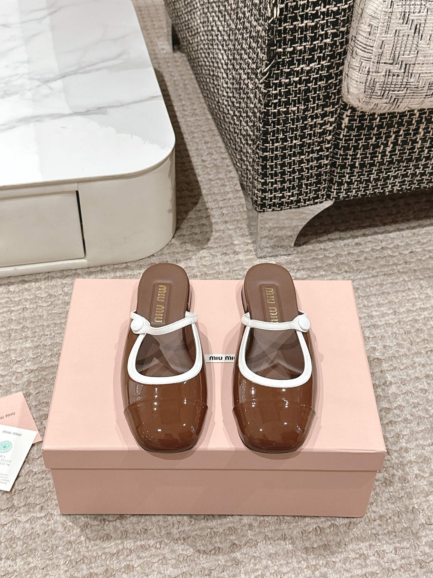 FLAT MULE IN CHOCOLATE BROWN PATENT CALFSKIN - 35
