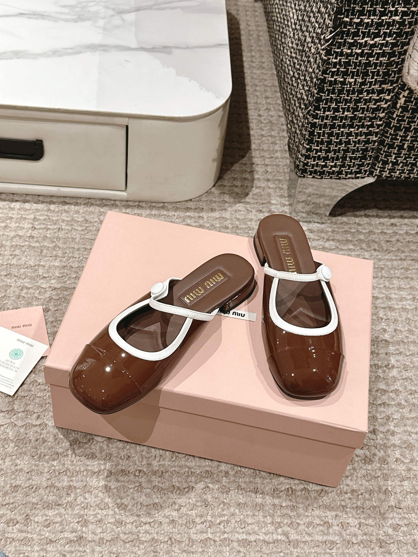 FLAT MULE IN CHOCOLATE BROWN PATENT CALFSKIN - 35
