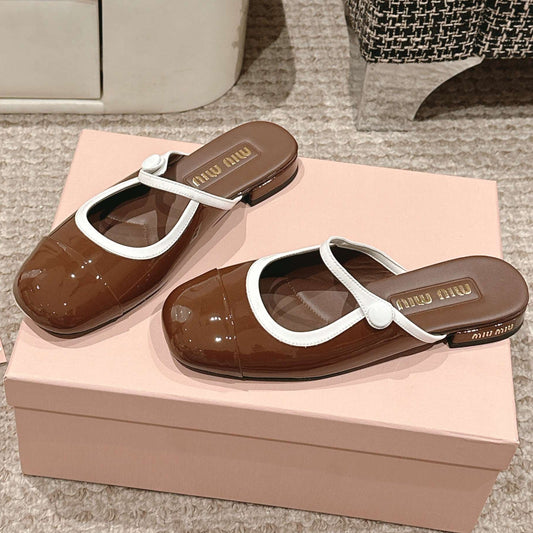 FLAT MULE IN CHOCOLATE BROWN PATENT CALFSKIN - 35