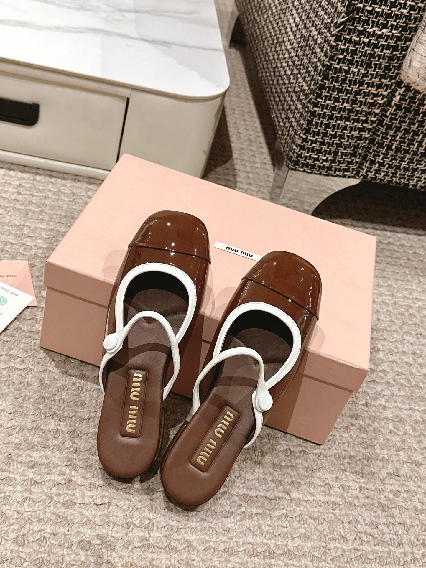 FLAT MULE IN CHOCOLATE BROWN PATENT CALFSKIN - 35